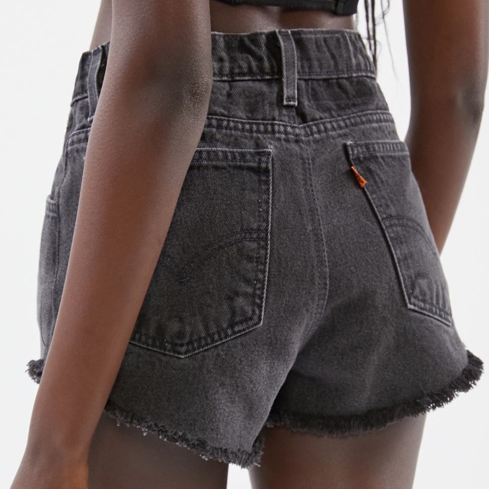 Urban Outfitters Recycled Levi’s Basic Denim Short - Picture 3 of 7
